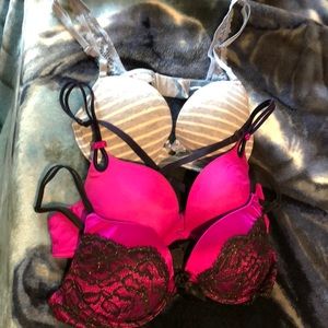 Set/3 bras! 34B (Victoria’s Secret)